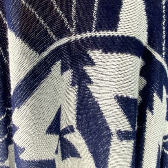 Mystree Womens Black & White Open Aztec Sweater - Picture 5 of 6